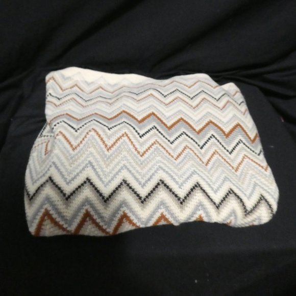 Zig Zag, Chevron, 100% acrylic infinity scarf - Picture 1 of 6